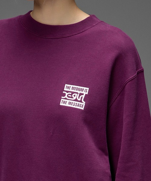 X-girl（エックスガール）の「BOX AND MILLS LOGO PATCH SWEATSHIRT（スウェット・レディース・パープル/ブラウン/ブラック・S/M/L）」の12枚目の写真