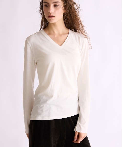 WALANCE(ワランス)の「COTTON CASHMERE V-NECK T(Tシャツ/カットソー・レディース・オフホワイト・FREE)」の1枚目の写真