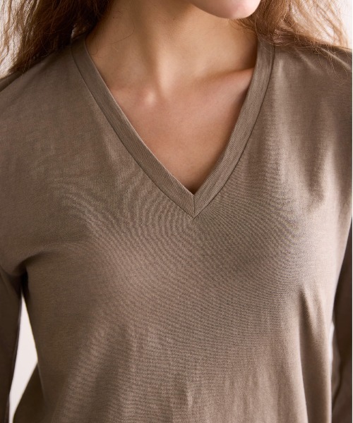 WALANCE(ワランス)の「COTTON CASHMERE V-NECK T(Tシャツ/カットソー・レディース・オフホワイト・FREE)」の2枚目の写真