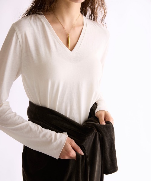 WALANCE(ワランス)の「COTTON CASHMERE V-NECK T(Tシャツ/カットソー・レディース・オフホワイト・FREE)」の10枚目の写真