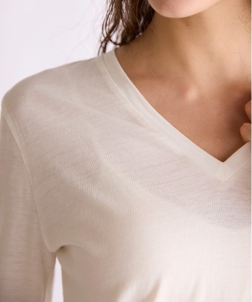 WALANCE(ワランス)の「COTTON CASHMERE V-NECK T(Tシャツ/カットソー・レディース・オフホワイト・FREE)」の11枚目の写真