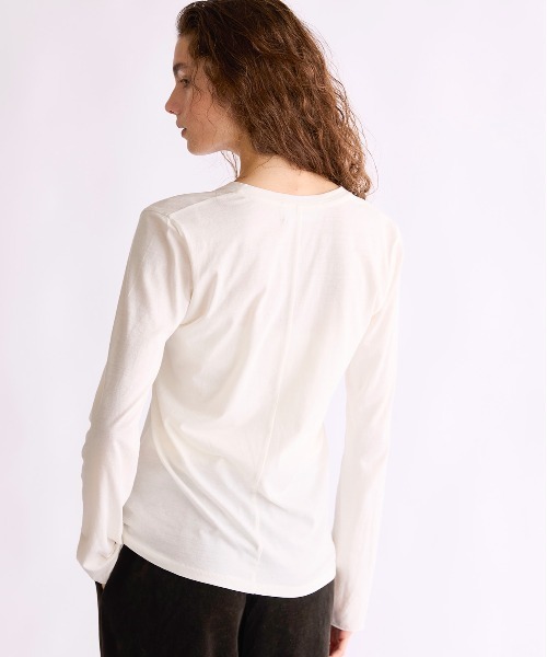 WALANCE(ワランス)の「COTTON CASHMERE V-NECK T(Tシャツ/カットソー・レディース・オフホワイト・FREE)」の8枚目の写真