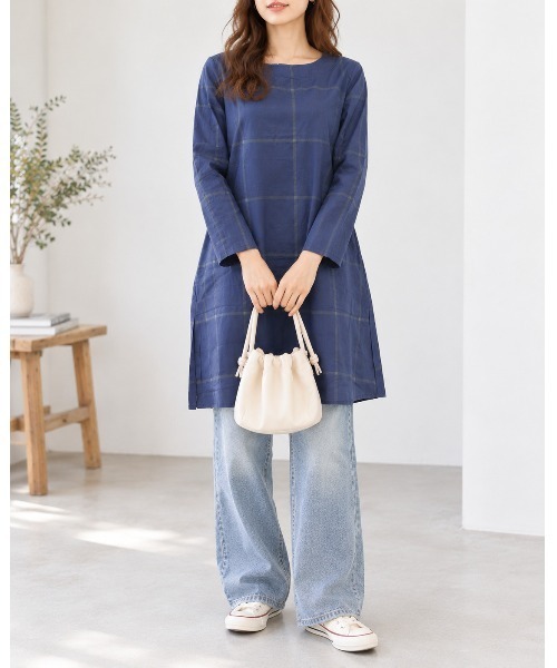 FAZVY（ファズビー）の「静かなチェック柄で魅せる ナチュラルロングワンピース（ワンピース・レディース・ネイビー・L/M）」の12枚目の写真