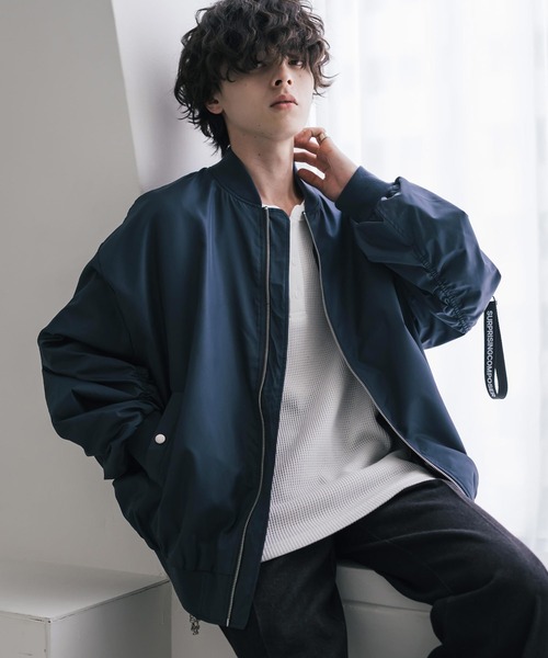 Rocky Monroe(ロッキーモンロー)の「新色追加 ポリDEWSPO オーバーサイズMA-1フライトジャケット/撥水加工バルーンスリーブミリタリーブルゾン(MA-1・メンズ・ネイビー/ブラック/オフホワイト/ワイン・XL/M/L)」の3枚目の写真