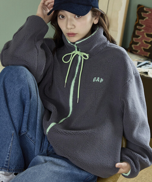 GAP(ギャップ)の「PUBLUX × GAP/ギャップ 配色 リボン ドローコード ジップ フリース ジャケット 限定展開(ブルゾン・レディース・ブラウン/ベージュ/チャコールグレー・フリ-)」の1枚目の写真