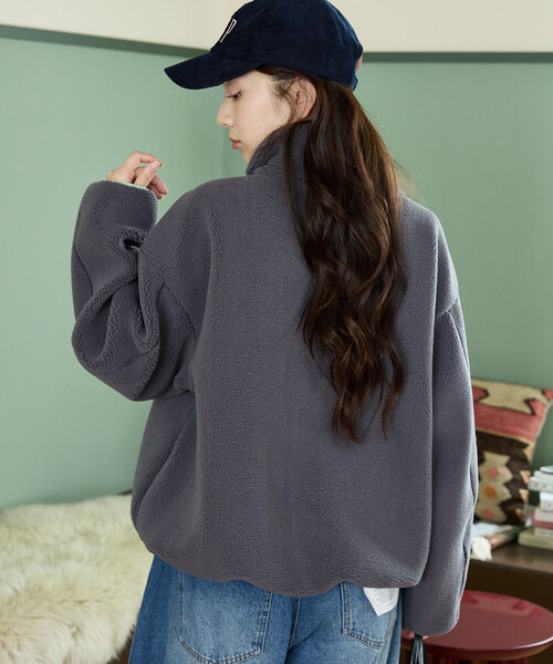 GAP(ギャップ)の「PUBLUX × GAP/ギャップ 配色 リボン ドローコード ジップ フリース ジャケット 限定展開(ブルゾン・レディース・ブラウン/ベージュ/チャコールグレー・フリ-)」の6枚目の写真