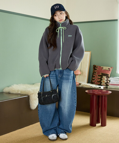 GAP(ギャップ)の「PUBLUX × GAP/ギャップ 配色 リボン ドローコード ジップ フリース ジャケット 限定展開(ブルゾン・レディース・ブラウン/ベージュ/チャコールグレー・フリ-)」の8枚目の写真
