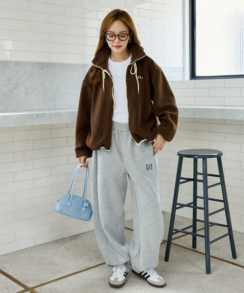 GAP(ギャップ)の「PUBLUX × GAP/ギャップ 配色 リボン ドローコード ジップ フリース ジャケット 限定展開(ブルゾン・レディース・ブラウン/ベージュ/チャコールグレー・フリ-)」の17枚目の写真
