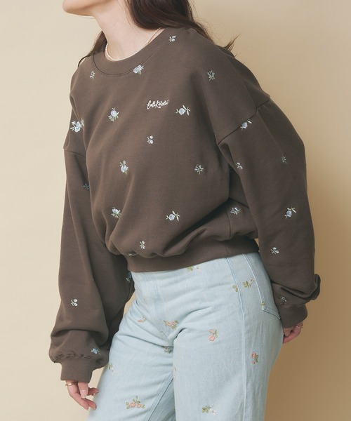Cath Kidston(キャスキッドソン)の「エンブロイダリースウェットトップス Floral Garden Embroidery(スウェット・レディース・ブラウン/ライトピンク/グレー/アイボリー・FREE)」の4枚目の写真
