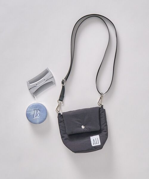 AMERICAN HOLIC(アメリカンホリック)の「【ホリホリ】パデットショルダーバッグ(ショルダーバッグ・レディース・ブラック/シルバー・FREE)」の2枚目の写真