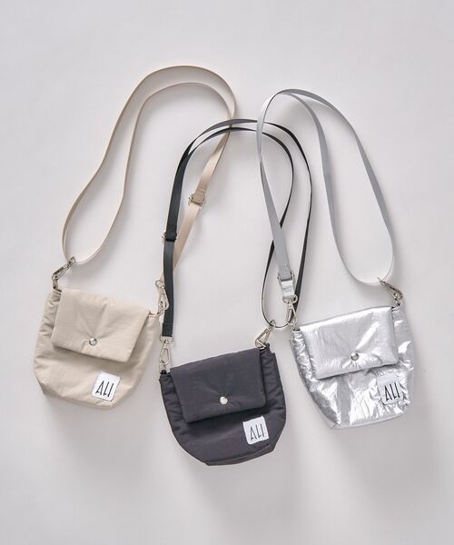 AMERICAN HOLIC(アメリカンホリック)の「【ホリホリ】パデットショルダーバッグ(ショルダーバッグ・レディース・ブラック/シルバー・FREE)」の3枚目の写真