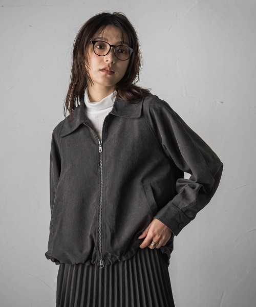 MAYSON GREY(メイソングレイ)の「スウェードライクステンカラーブルゾン≪セットアップ対応≫(ライダースジャケット・レディース・チャコールグレー/キャメル・M)」の2枚目の写真