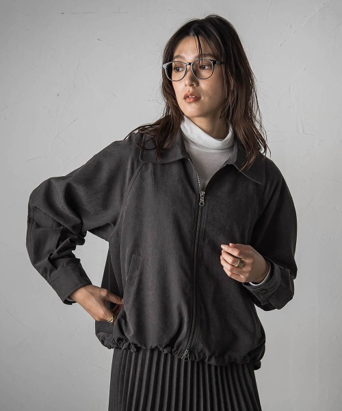 MAYSON GREY(メイソングレイ)の「スウェードライクステンカラーブルゾン≪セットアップ対応≫(ライダースジャケット・レディース・チャコールグレー/キャメル・M)」の14枚目の写真