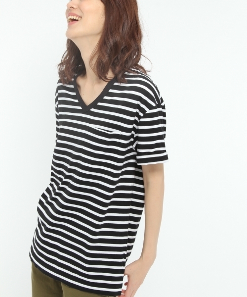 LAKOLE（ラコレ）の「【汗ジミ軽減】ロールアップボーダー柄VネックTシャツ / LAKOLE（Tシャツ/カットソー・レディース・ブラック/アイボリー/ホワイト・SMALL/MEDIUM/LARGE）」の5枚目の写真