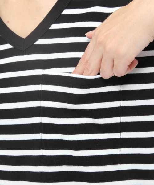 LAKOLE（ラコレ）の「【汗ジミ軽減】ロールアップボーダー柄VネックTシャツ / LAKOLE（Tシャツ/カットソー・レディース・ブラック/アイボリー/ホワイト・SMALL/MEDIUM/LARGE）」の14枚目の写真