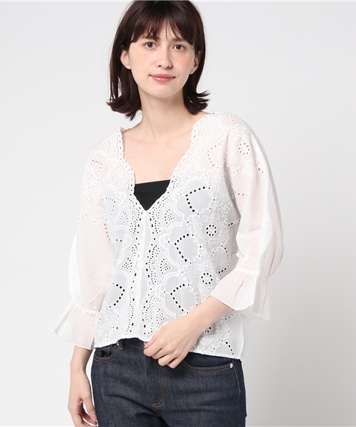 LBC（エルビーシー）の「シフリー抜き衿ブラウス（シャツ/ブラウス・レディース・ホワイト/ブラック・MEDIUM/LARGE）」の2枚目の写真