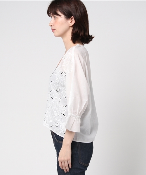 LBC（エルビーシー）の「シフリー抜き衿ブラウス（シャツ/ブラウス・レディース・ホワイト/ブラック・MEDIUM/LARGE）」の4枚目の写真