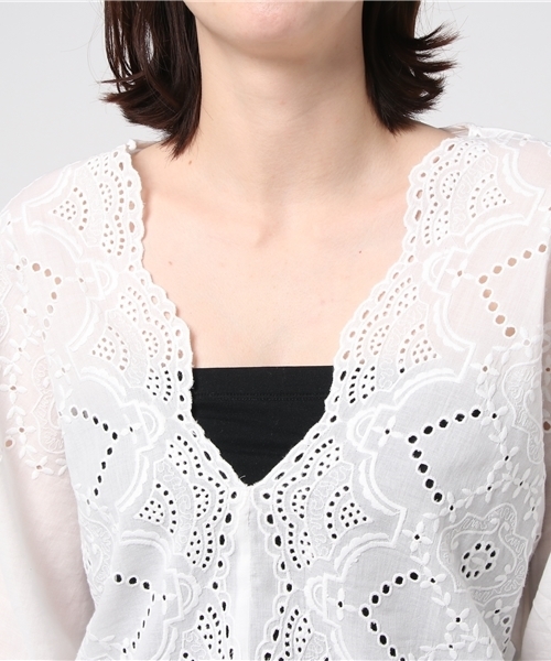 LBC（エルビーシー）の「シフリー抜き衿ブラウス（シャツ/ブラウス・レディース・ホワイト/ブラック・MEDIUM/LARGE）」の6枚目の写真