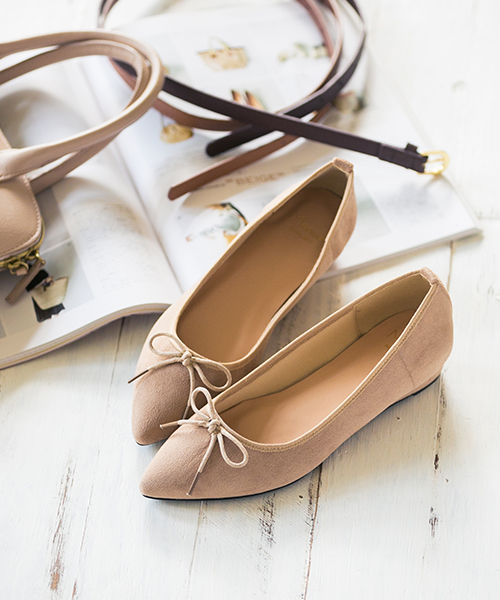 menue(メヌエ)の「ウエッジヒール ポインテッドトゥ バレエシューズ(バレエシューズ・レディース・レッド/モスグリーン/ベージュ/マスタード/ネイビー/グレー/ブラック系その他3/ブラック系その他/ブラック系その他2/ブラウン系その他/ブラック・36/37/34/39/38/41/40/35)」の1枚目の写真