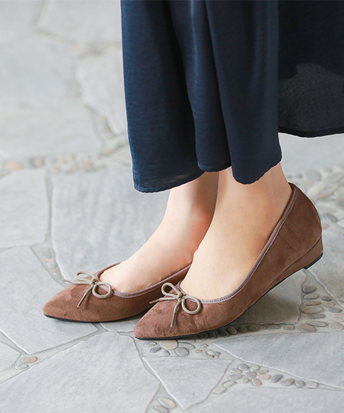 menue(メヌエ)の「ウエッジヒール ポインテッドトゥ バレエシューズ(バレエシューズ・レディース・レッド/モスグリーン/ベージュ/マスタード/ネイビー/グレー/ブラック系その他3/ブラック系その他/ブラック系その他2/ブラウン系その他/ブラック・36/37/34/39/38/41/40/35)」の7枚目の写真