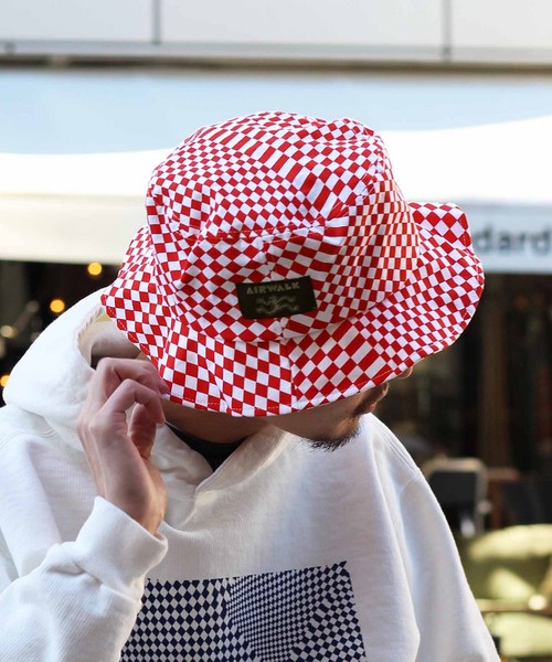 AIRWALK(エアウォーク)の「AIRWALK×JS バケットハット/別注#(ハット・メンズ・ブラック/レッド・FREE)」の1枚目の写真