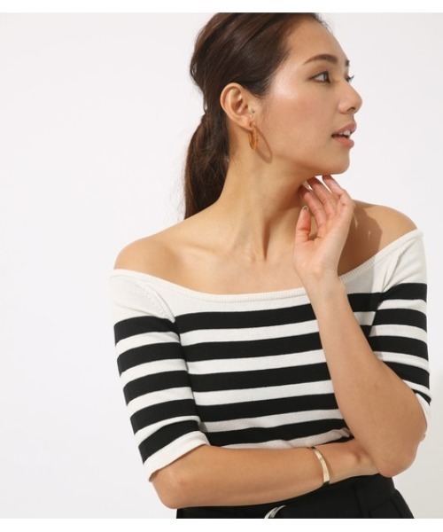 セール】オフショルダーニットプルオーバー（ニット/セーター）｜AZUL