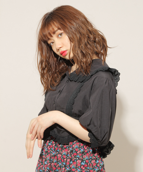 apres jour(アプレジュール)の「フリル襟ウエスト切り替えブラウス【ZOZOTOWN限定アイテム】(シャツ/ブラウス・レディース・オフホワイト/ブラック/ワインレッド・フリー)」の1枚目の写真