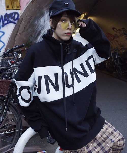 AFYF（エーエフワイエフ）の「AFYF 2018AW裏起毛 1/2ZIP  ST COLLAR F（スウェット・レディース・ホワイト×ブラック/ブラック×ホワイト/ゴールド系その他・FREE）」の2枚目の写真