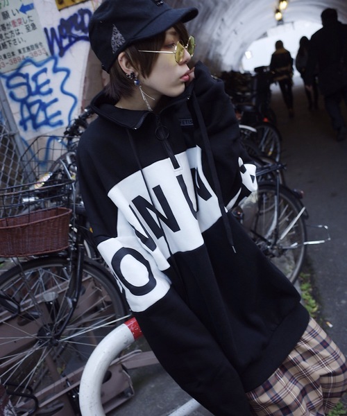 AFYF（エーエフワイエフ）の「AFYF 2018AW裏起毛 1/2ZIP  ST COLLAR F（スウェット・レディース・ホワイト×ブラック/ブラック×ホワイト/ゴールド系その他・FREE）」の6枚目の写真