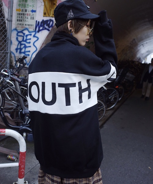 AFYF（エーエフワイエフ）の「AFYF 2018AW裏起毛 1/2ZIP  ST COLLAR F（スウェット・レディース・ホワイト×ブラック/ブラック×ホワイト/ゴールド系その他・FREE）」の4枚目の写真