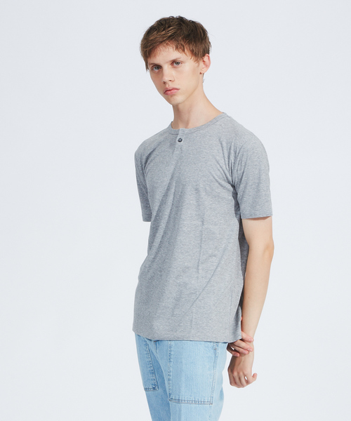 ABAHOUSE（アバハウス）の「【Recency of Mine】FLEX JERSEY ヘンリーネックTシャツ（Tシャツ/カットソー・メンズ・ネイビー/ホワイト/サックスブルー/グレー/スミクロ/カーキ・46/48/44）」の4枚目の写真