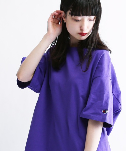 Champion（チャンピオン）の「Champion / チャンピオン ベーシック オーバーサイズ 半袖 クルーネック ワッペン ロゴ 無地 Tシャツ（Tシャツ/カットソー・メンズ・ブラック/グレー/アッシュグレー/チャコールグレー/ホワイト/ダークグリーン/ネイビー/マルーン/ロイヤルブルー/パープル/レッド/オレンジ/ゴールド・SMALL/MEDIUM/LARGE/X-LARGE/XX-LARGE/XXX-LARGE）」の9枚目の写真