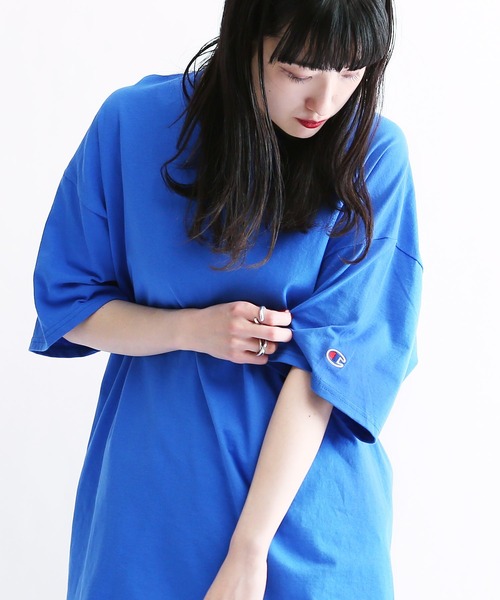 Champion（チャンピオン）の「Champion / チャンピオン ベーシック オーバーサイズ 半袖 クルーネック ワッペン ロゴ 無地 Tシャツ（Tシャツ/カットソー・メンズ・ブラック/グレー/アッシュグレー/チャコールグレー/ホワイト/ダークグリーン/ネイビー/マルーン/ロイヤルブルー/パープル/レッド/オレンジ/ゴールド・SMALL/MEDIUM/LARGE/X-LARGE/XX-LARGE/XXX-LARGE）」の8枚目の写真