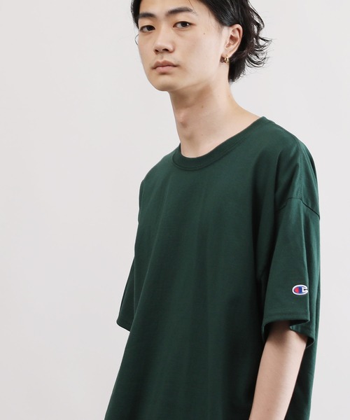 Champion（チャンピオン）の「Champion / チャンピオン ベーシック オーバーサイズ 半袖 クルーネック ワッペン ロゴ 無地 Tシャツ（Tシャツ/カットソー・メンズ・ブラック/グレー/アッシュグレー/チャコールグレー/ホワイト/ダークグリーン/ネイビー/マルーン/ロイヤルブルー/パープル/レッド/オレンジ/ゴールド・SMALL/MEDIUM/LARGE/X-LARGE/XX-LARGE/XXX-LARGE）」の6枚目の写真