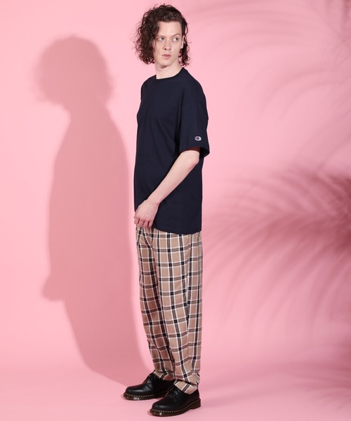 Champion（チャンピオン）の「Champion / チャンピオン ベーシック オーバーサイズ 半袖 クルーネック ワッペン ロゴ 無地 Tシャツ（Tシャツ/カットソー・メンズ・ブラック/グレー/アッシュグレー/チャコールグレー/ホワイト/ダークグリーン/ネイビー/マルーン/ロイヤルブルー/パープル/レッド/オレンジ/ゴールド・SMALL/MEDIUM/LARGE/X-LARGE/XX-LARGE/XXX-LARGE）」の20枚目の写真