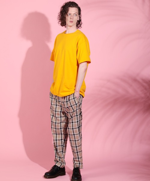 Champion（チャンピオン）の「Champion / チャンピオン ベーシック オーバーサイズ 半袖 クルーネック ワッペン ロゴ 無地 Tシャツ（Tシャツ/カットソー・メンズ・ブラック/グレー/アッシュグレー/チャコールグレー/ホワイト/ダークグリーン/ネイビー/マルーン/ロイヤルブルー/パープル/レッド/オレンジ/ゴールド・SMALL/MEDIUM/LARGE/X-LARGE/XX-LARGE/XXX-LARGE）」の17枚目の写真