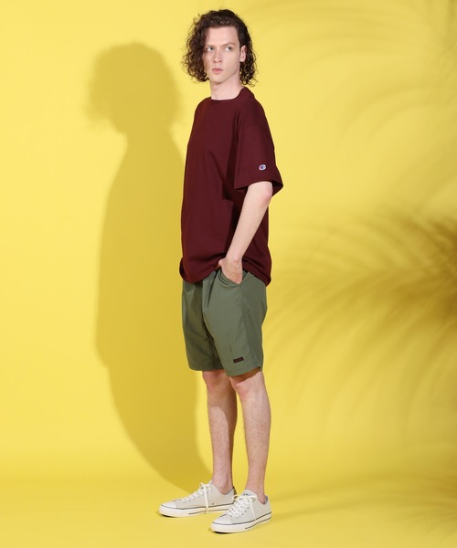 Champion（チャンピオン）の「Champion / チャンピオン ベーシック オーバーサイズ 半袖 クルーネック ワッペン ロゴ 無地 Tシャツ（Tシャツ/カットソー・メンズ・ブラック/グレー/アッシュグレー/チャコールグレー/ホワイト/ダークグリーン/ネイビー/マルーン/ロイヤルブルー/パープル/レッド/オレンジ/ゴールド・SMALL/MEDIUM/LARGE/X-LARGE/XX-LARGE/XXX-LARGE）」の14枚目の写真