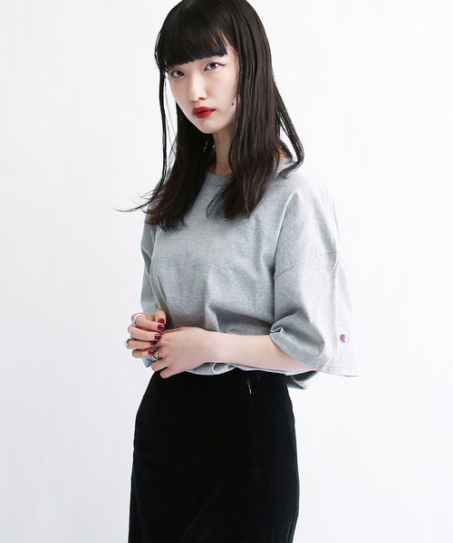 Champion（チャンピオン）の「Champion / チャンピオン ベーシック オーバーサイズ 半袖 クルーネック ワッペン ロゴ 無地 Tシャツ（Tシャツ/カットソー・メンズ・ホワイト/チャコールグレー/アッシュグレー/ブラック/ダークグリーン/ネイビー/グレー/マルーン/パープル/オレンジ/ゴールド/ロイヤルブルー/レッド・SMALL/MEDIUM/LARGE/X-LARGE/XX-LARGE/XXX-LARGE）」の22枚目の写真