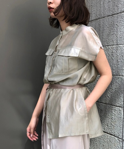 &g'aime(アンジェム)の「【&g'aime】サテンシアーシャツ(シャツ/ブラウス・レディース・ブラック/グレイッシュベージュ/ライトグリーン・FREE)」の4枚目の写真