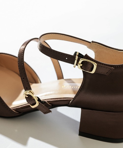 natural couture(ナチュラルクチュール)の「ダブルストラップパンプス(パンプス・レディース・ブラウン/イエロー/パイソン/ブラック・MEDIUM/LARGE)」の7枚目の写真