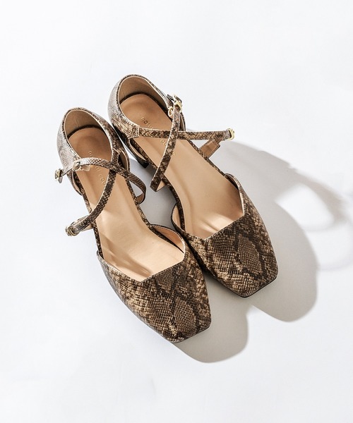 natural couture(ナチュラルクチュール)の「ダブルストラップパンプス(パンプス・レディース・ブラウン/イエロー/パイソン/ブラック・MEDIUM/LARGE)」の11枚目の写真