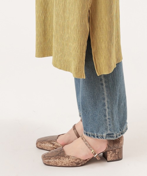 natural couture(ナチュラルクチュール)の「ダブルストラップパンプス(パンプス・レディース・ブラウン/イエロー/パイソン/ブラック・MEDIUM/LARGE)」の21枚目の写真