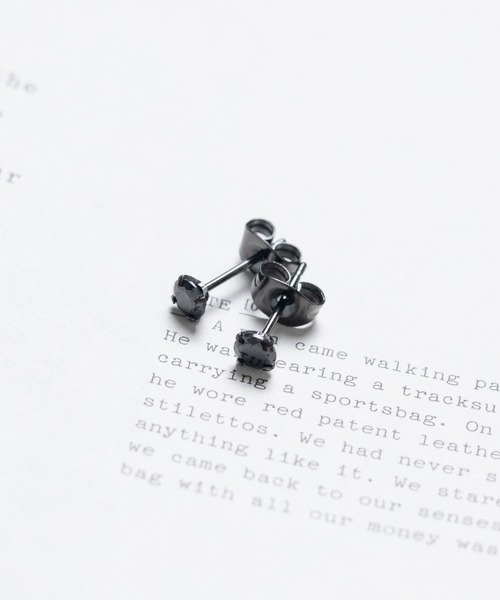 Mag.（マグ）の「ステンレス　4mmジルコニアピアス（ピアス（両耳用）・レディース・クリア/ブラック/ブラック系その他/ブラック系その他2・FREE）」の4枚目の写真