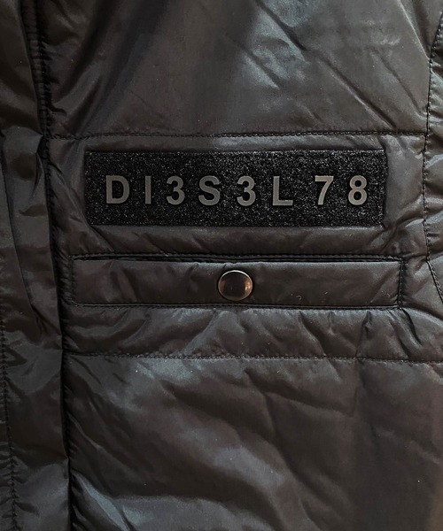 DIESEL（ディーゼル）の「2way リフレクターバックロゴ 中綿ベスト「W-SUN-REV」（ダウンベスト・メンズ・ブラック・L）」の9枚目の写真