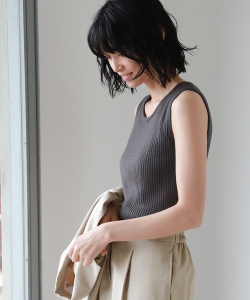 LAKOLE（ラコレ）の「12Gコンパクトコットンタンクトップ / LAKOLE（タンクトップ・レディース・桜/ブラウン系その他/チャコール/カーキ・SMALL/MEDIUM）」の2枚目の写真