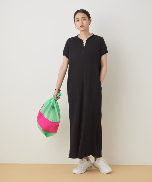 ADAM ET ROPE'（アダムエロペ）の「＜洗える＞サーマルスリーブレスワンピース（ワンピース・レディース・ブラック/キナリ・FREE）」の3枚目の写真