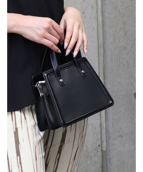 MURUA（ムルーア）の「トラペーズミニBAG（ハンドバッグ・レディース・ブラック/ブラウン/その他1・FREE）」の2枚目の写真