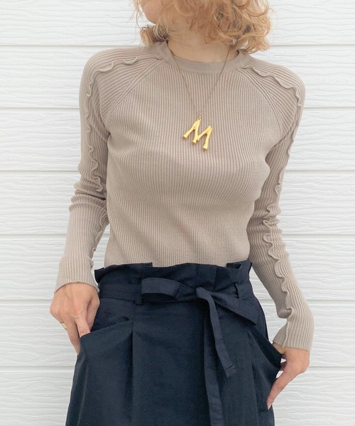 Q(キュー)の「メロウデザインニット(ニット/セーター・レディース・ブラック/ライトグリーン/グレイッシュベージュ/アイボリー・MEDIUM)」の4枚目の写真