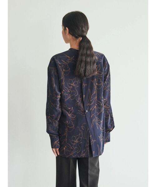 GARAGE OF GOOD CLOTHING(ガレージオブグッドクロージング)の「プリントヨークシャツ*(シャツ/ブラウス・レディース・ネイビー・FREE)」の2枚目の写真