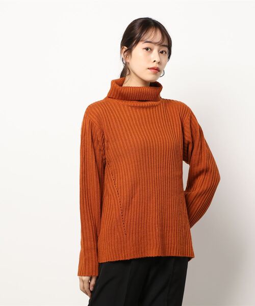 KOBE LETTUCE（コウベレタス）の「ゆったりタートルリブニットトップス[C5804]（ニット/セーター・レディース・テラコッタ/ダークブラウン/ターコイズブルー/ピンク系/ダークグリーン/ベージュ系・FREE）」の2枚目の写真